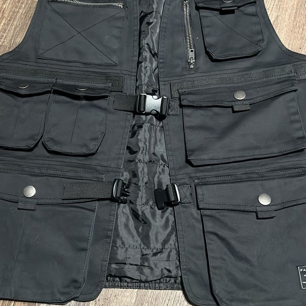 Pacsun Tactical Zippered
Pockets Pouch Utility
Tech Vest Jacket Black
Mens- S - Picture 5 of 14